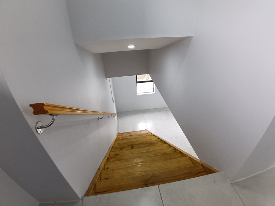 5 Bedroom Property for Sale in Fraaiuitsig Western Cape